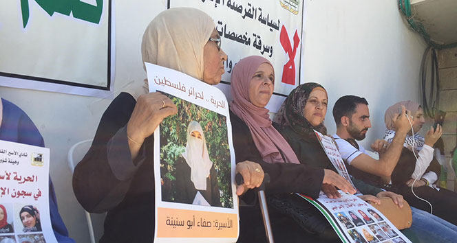 Filistinliler, kadın cezaevlerine kamera takılmasını protesto etti