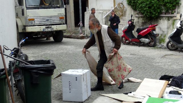 İş yerinden gelen pis kokular polisi ve belediyeyi harekete geçirdi