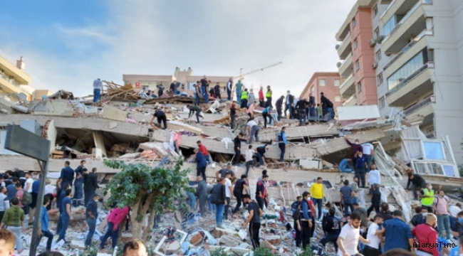 İzmir'de arama kurtarma çalışmaları devam ediyor