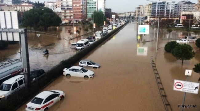 İzmir'deki sel felaketinde can kaybı 2'ye yükseldi