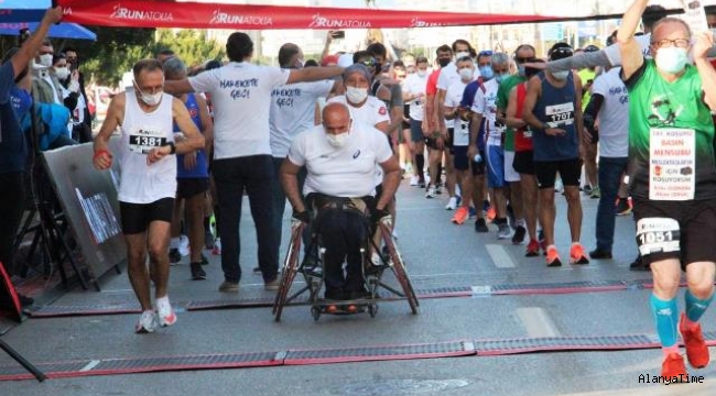 16. Runatolia maratonu, 39 ülkeden 3 bin 500 sporcunun katılımı ile Antalya'da koşuldu