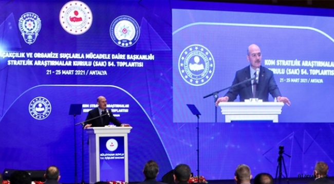 Bakan Soylu 'Bizimkiler yine avlanmaya çıktı ve bir av yakaladı' diyerek dev operasyonu duyurdu