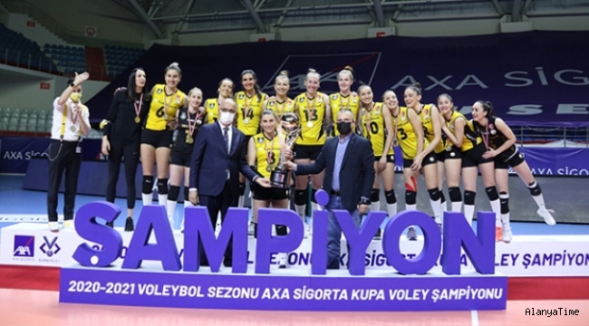 VakıfBank kupasını aldı