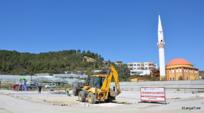 Alanya'nın Akdam Meydanı parke taş ile kaplandı