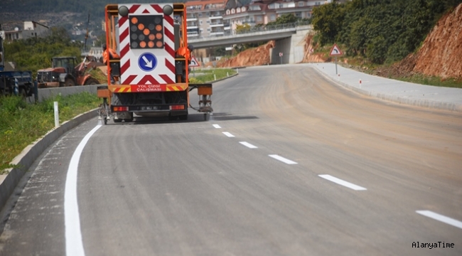 PORTAKAL CADDESİ YOL ÇİZGİLERİ İLE DAHA GÜVENLİ