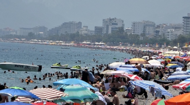 Antalya'da termometre 30 dereceyi gösterdi