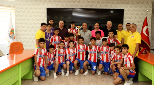 Atletico Bakü Alanya'dan ödüllerle uğurlandı