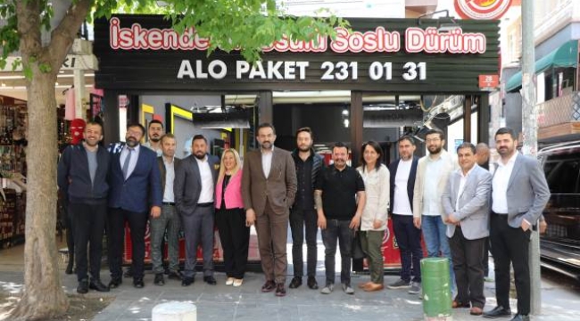 ATO BAŞKAN YARDIMCISI YILMAZ, KIZILAY KONUR SOKAK'TA ATO ÜYELERİYLE BİR ARAYA GELDİ.