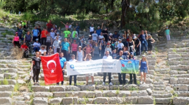 Doğaseverler tarihi Likya Yolu'nda yürüdü