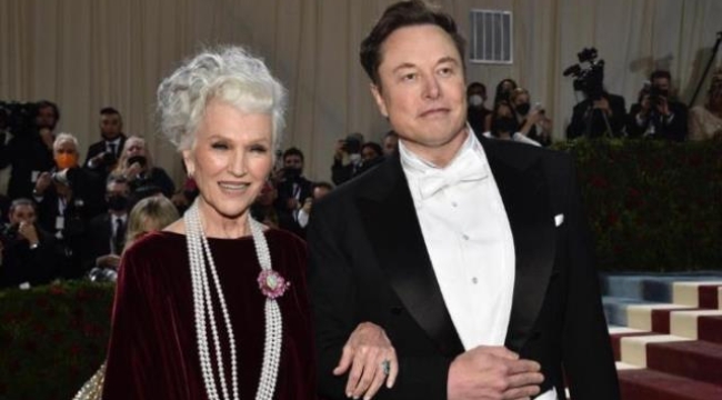 Elon Musk'ın annesi Maye Musk: Oğlumun evi bile yok, ziyaret ettiğimde garajda uyuyorum