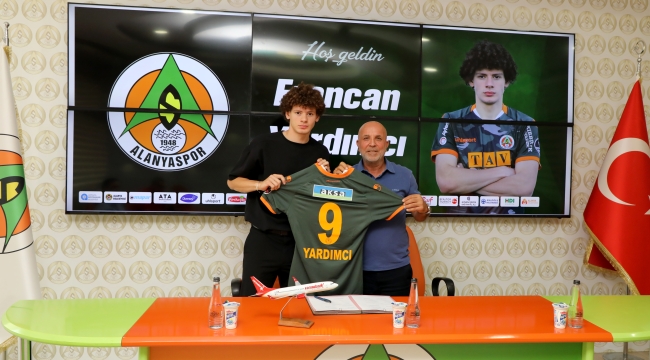 Erencan bir yıl daha Alanyaspor'da