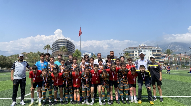 Alanyaspor U12 Takımı şampiyon oldu 