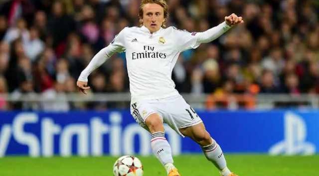 Arap ülkelerinden gelen astronomik teklifleri geri çevirmişti: Modric 1 yıl daha Real Madrid'de