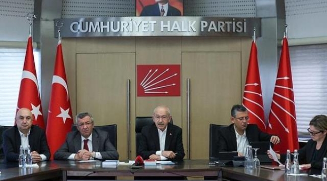 CHP'de MYK üyelerinin tamamı istifa etti