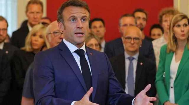 Macron'dan parkta bıçaklı saldırıya uğrayan çocuklara ziyaret