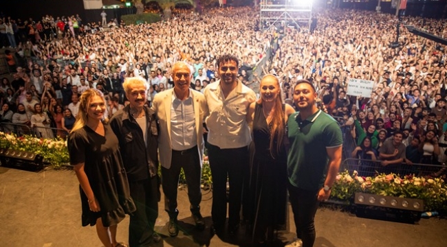 FESTİVALDE SAHNE ALAN DJ GÖKHAN SAKALTAŞ VE KÖFN GRUBU DİNLEYENLERİ COŞTURDU