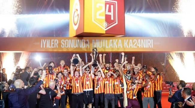 Galatasaray'dan 3 kupalı kutlama