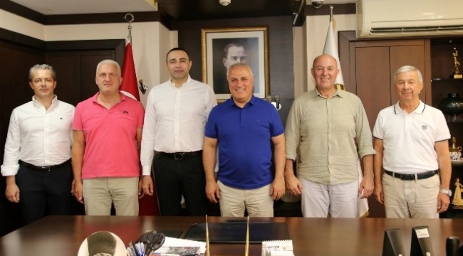 Başkan Erdem bugün, Antalya Milletvekili Aykut Kaya ile emlak ve inşaat sektörü temsilcilerini bir araya getirdi.