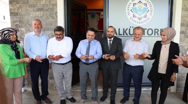 ALKÜ STORE BİRBİRİNDEN RENKLİ ÜRÜNLERLE AÇILDI 