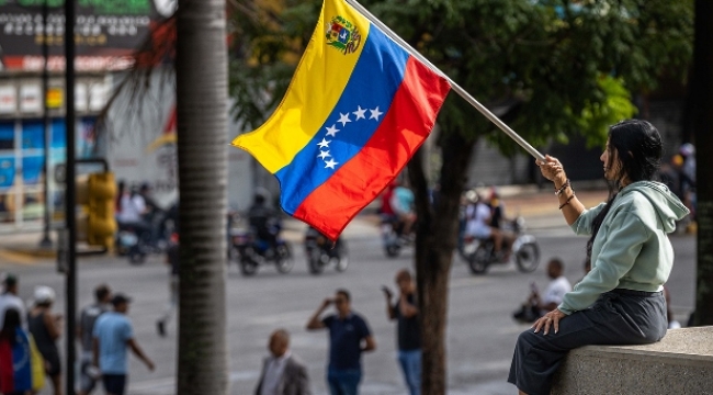 Venezuela seçimlerin ardından savaş alanına döndü: 2 ölü