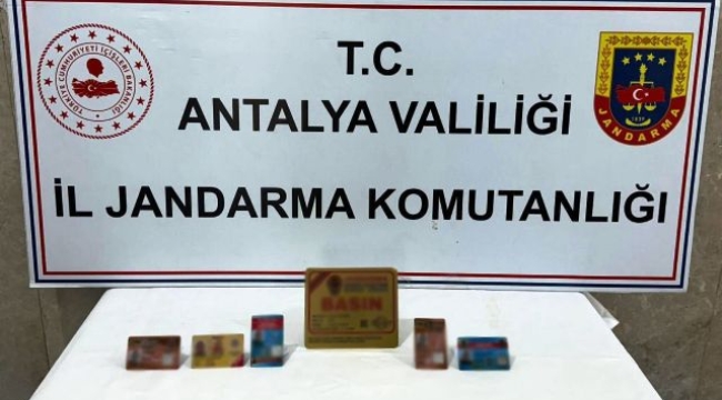 Alanya'da çok sayıda sahte basın kimliği ile yakalandı