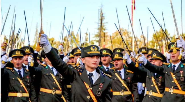 Teğmenlerin kılıçlı yeminiyle ilgili açıklama yapan MSB: Gereken işlem yapılacaktır