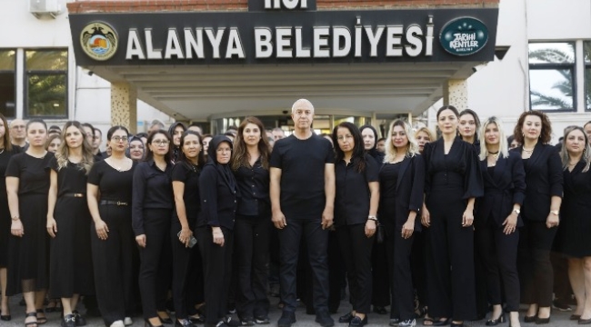 Alanya Belediyesi'nden kadına şiddete siyah protesto