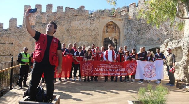 Alanya'da 'Cumhuriyet Yürüyüşü' düzenlendi 