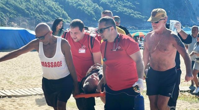 Alanya'da denize giren Polonyalı turist boğulma tehlikesi geçirdi