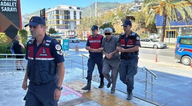 Alanya'da oğlunu öldürüp eşini ağır yaralayan baba tutuklandı 