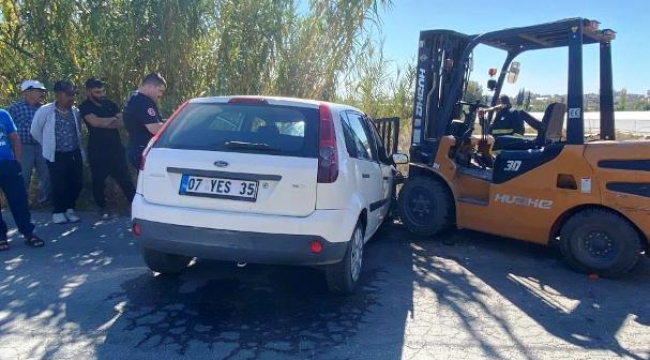 Forklift otomobilin motoruna saplandı: 1 yaralı 