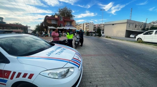 Alanya'da jandarma 13 aracı trafikten men etti