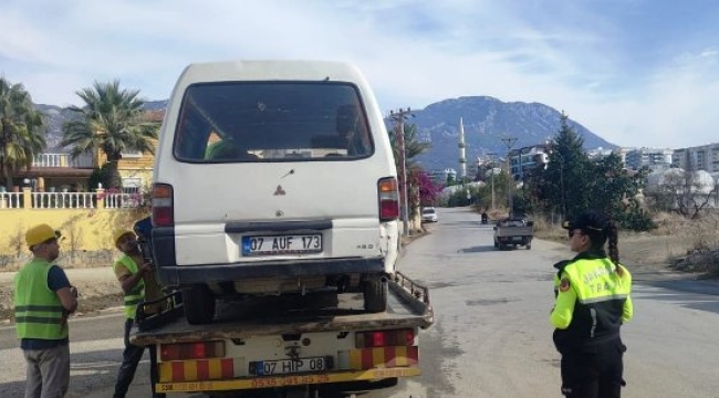 Alanya'da jandarma 19 aracı trafikten men etti