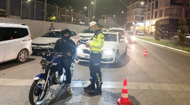 Alanya'da jandarma motosiklet sürücülerini affetmedi 