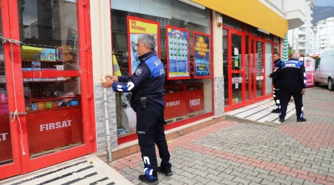 Alanya'da tarihi geçmiş ürünler satan zincir market mühürlendi