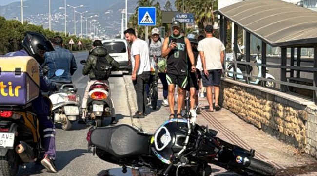 Alanya'da yola savrulan motosikletteki 2 kişi yaralandı