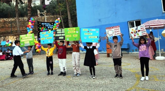 Alanya'daki Melahat Seher İlkokulu'nda çocuk hakları coşkusu yaşandı