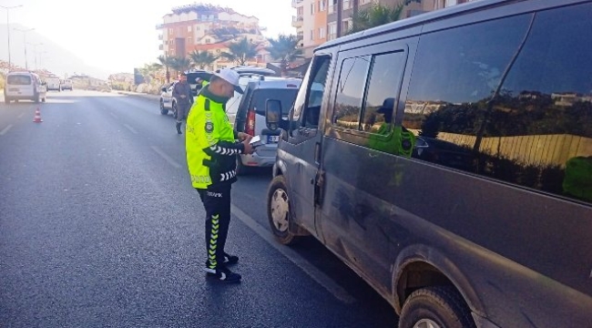 Alanya Emniyeti'nden sürücülere ceza yağdı