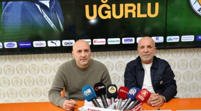 Alanyaspor Teknik Direktörü Sami Uğurlu için imza töreni düzenlendi 