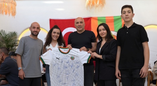 Corendon Alanyaspor, Senorita Çikolatı'nın konuğu oldu