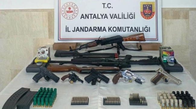 Jandarmanın operasyonunda çok sayıda silah ve fişek ele geçirildi