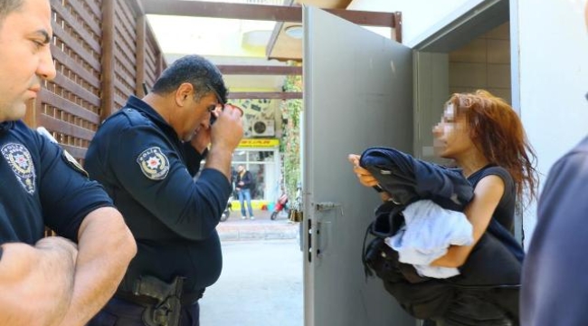 Tuvalette çığlıklarıyla polisi alarma geçirdi, kapıyı açınca 'sizleri seviyorum' dedi