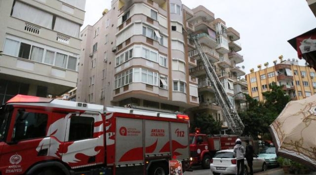 Alanya'da evde çıkan yangın maddi hasara neden oldu