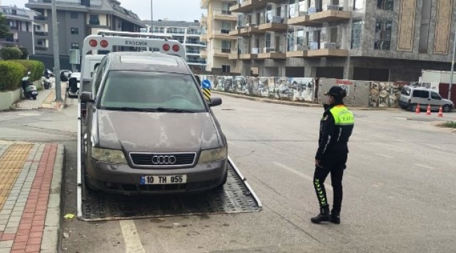 Alanya'da jandarma 10 aracı trafikten men etti 