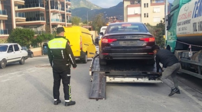 Alanya'da jandarmanın uygulamasında 16 araç trafikten men edildi 