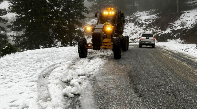 Alanya'da kar ve heyelanla mücadele sürüyor