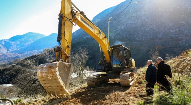 Alanya Belediyesi'nin kırsal mahallelerde yol atağı sürüyor