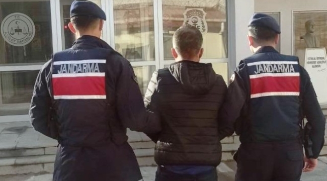 Alanya'da dur ihtarına uymayan sürücü polis memuruna çarparak yaraladı