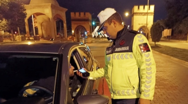 Alanya'da jandarma 10 aracı trafikten men etti