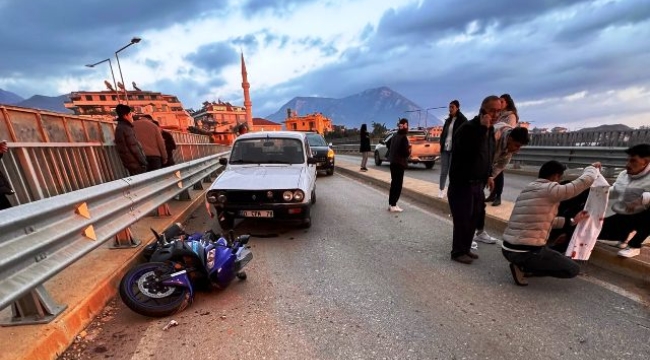 Alanya'da otomobil ile motosiklet çarpıştı: 1 yaralı 